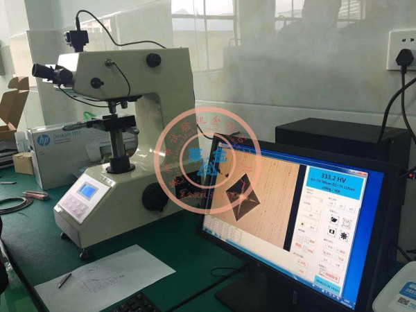 老客戶推薦新客戶選用我廠HVS-1000A型數顯顯微硬度計：現場安裝照片（圖像清晰質感、測試精度高）